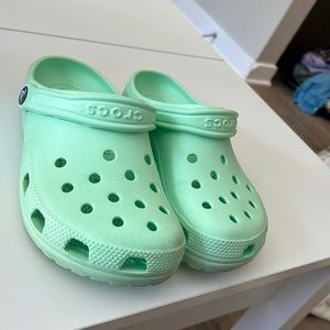 Crocs bright light green very pretty size 7 women